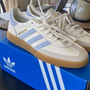 Handball Spezial Adidas (shabrn/alumin/gums) men’s size 6. Fits women’s size 8